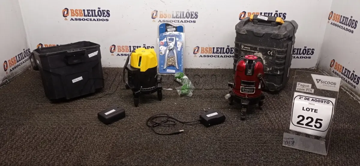 LOTE 225 - 02 NÍVEIS A LASER, 01 ÓCULOS DE PROTEÇÃO E 01 ALICATE DE ILHÓS. (NO ESTADO) ATENÇÃO! FAZER A VISITAÇÃO ANTES DE ARREMATAR, NÃO SABEMOS SE FUNCIONA, LEILÃO NÃO TEM GARANTIA E NEM DEVOLUÇÃO, SUJEITO A POSSÍVEIS AVARIAS VISÍVEIS/OCULTAS E/OU AUSÊNCIA DE COMPONENTES.