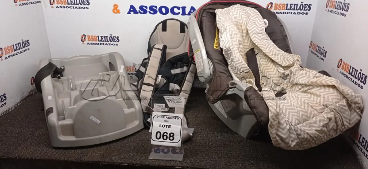 LOTE 068 - 01 BEBÊ CONFORTO. (NO ESTADO) ATENÇÃO! FAZER A VISITAÇÃO ANTES DE ARREMATAR, NÃO SABEMOS SE FUNCIONA, LEILÃO NÃO TEM GARANTIA E NEM DEVOLUÇÃO, SUJEITO A POSSÍVEIS AVARIAS VISÍVEIS/OCULTAS E/OU AUSÊNCIA DE COMPONENTES.