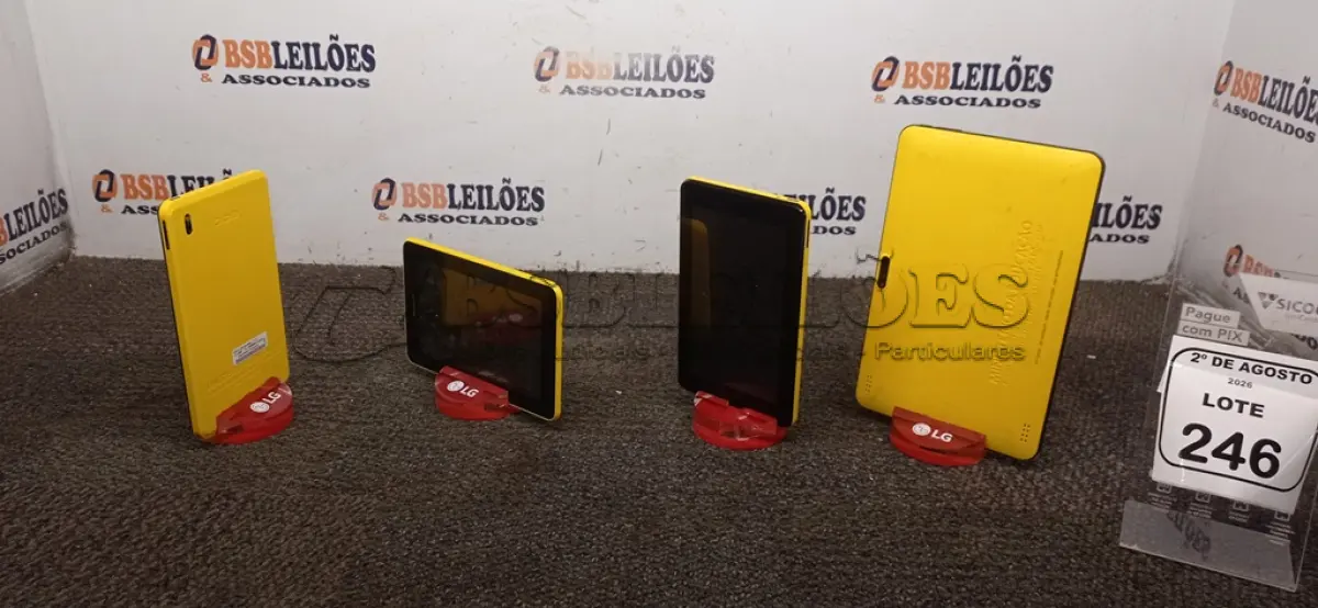 LOTE 246 - 04 TABLETS SEM FONTE. (NO ESTADO) ATENÇÃO! FAZER A VISITAÇÃO ANTES DE ARREMATAR, NÃO SABEMOS SE FUNCIONA, LEILÃO NÃO TEM GARANTIA E NEM DEVOLUÇÃO, SUJEITO A POSSÍVEIS AVARIAS VISÍVEIS/OCULTAS E/OU AUSÊNCIA DE COMPONENTES.