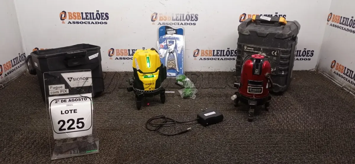 LOTE 225 - 02 NÍVEIS A LASER, 01 ÓCULOS DE PROTEÇÃO E 01 ALICATE DE ILHÓS. (NO ESTADO) ATENÇÃO! FAZER A VISITAÇÃO ANTES DE ARREMATAR, NÃO SABEMOS SE FUNCIONA, LEILÃO NÃO TEM GARANTIA E NEM DEVOLUÇÃO, SUJEITO A POSSÍVEIS AVARIAS VISÍVEIS/OCULTAS E/OU AUSÊNCIA DE COMPONENTES.