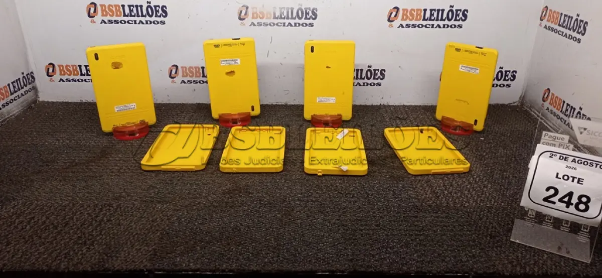 LOTE 248 - 04 TABLETS SEM FONTE. (NO ESTADO) ATENÇÃO! FAZER A VISITAÇÃO ANTES DE ARREMATAR, NÃO SABEMOS SE FUNCIONA, LEILÃO NÃO TEM GARANTIA E NEM DEVOLUÇÃO, SUJEITO A POSSÍVEIS AVARIAS VISÍVEIS/OCULTAS E/OU AUSÊNCIA DE COMPONENTES.