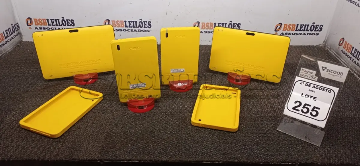 LOTE 255 - 04 TABLETS SEM FONTES. (NO ESTADO) ATENÇÃO! FAZER A VISITAÇÃO ANTES DE ARREMATAR, NÃO SABEMOS SE FUNCIONA, LEILÃO NÃO TEM GARANTIA E NEM DEVOLUÇÃO, SUJEITO A POSSÍVEIS AVARIAS VISÍVEIS/OCULTAS E/OU AUSÊNCIA DE COMPONENTES.