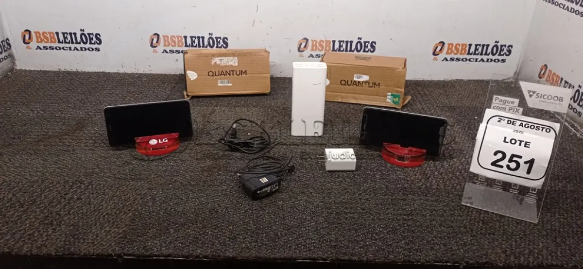 LOTE 251 - 01 POWER BANK E 02 CELULARES. (NO ESTADO) ATENÇÃO! FAZER A VISITAÇÃO ANTES DE ARREMATAR, NÃO SABEMOS SE FUNCIONA, LEILÃO NÃO TEM GARANTIA E NEM DEVOLUÇÃO, SUJEITO A POSSÍVEIS AVARIAS VISÍVEIS/OCULTAS E/OU AUSÊNCIA DE COMPONENTES.