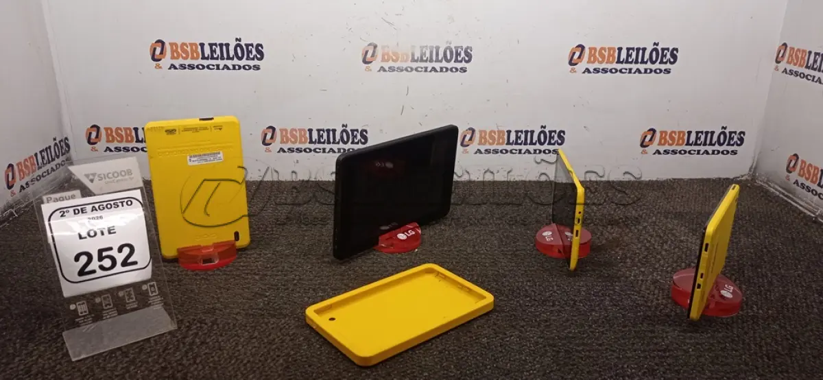 LOTE 252 - 04 TABLETS SEM FONTES. (NO ESTADO) ATENÇÃO! FAZER A VISITAÇÃO ANTES DE ARREMATAR, NÃO SABEMOS SE FUNCIONA, LEILÃO NÃO TEM GARANTIA E NEM DEVOLUÇÃO, SUJEITO A POSSÍVEIS AVARIAS VISÍVEIS/OCULTAS E/OU AUSÊNCIA DE COMPONENTES.