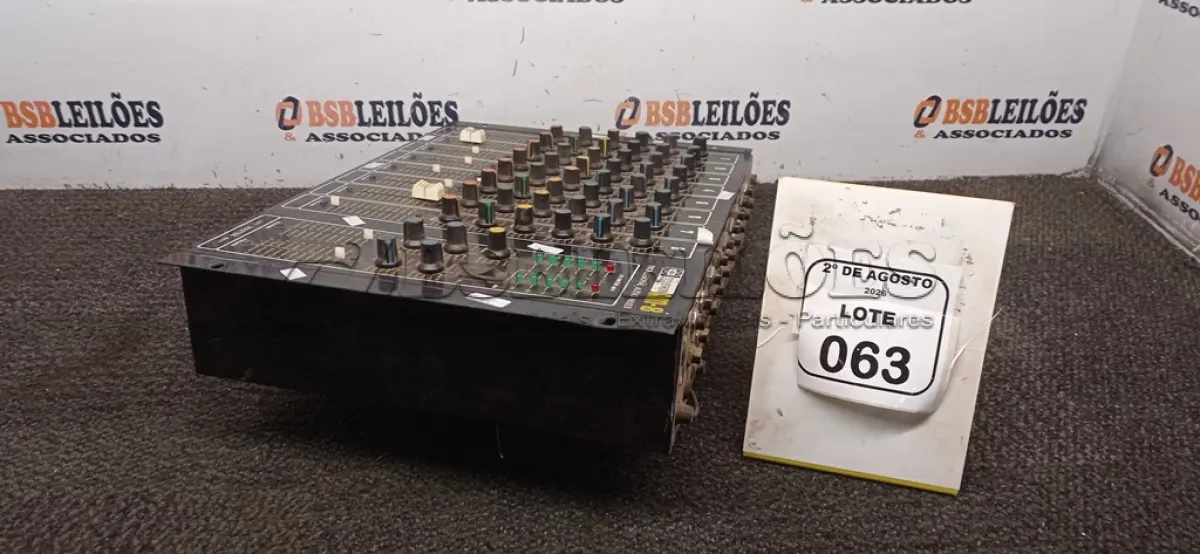 LOTE 063 - 01 MIXER DE ÁUDIO MODELO AM-8 MARCA CICLOTRON. (NO ESTADO) ATENÇÃO! FAZER A VISITAÇÃO ANTES DE ARREMATAR, NÃO SABEMOS SE FUNCIONA, LEILÃO NÃO TEM GARANTIA E NEM DEVOLUÇÃO, SUJEITO A POSSÍVEIS AVARIAS VISÍVEIS/OCULTAS E/OU AUSÊNCIA DE COMPONENTES.