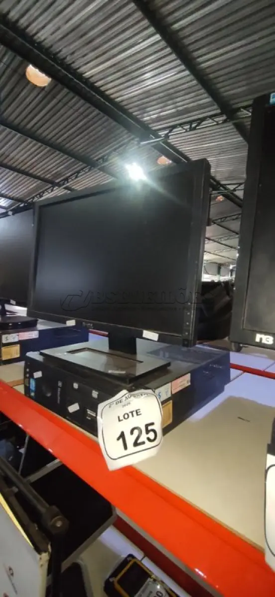 LOTE 125 - 01 MONITOR MARCA DELL E 01 CPU MARCA ITAUTEC. (NO ESTADO) ATENÇÃO! FAZER A VISITAÇÃO ANTES DE ARREMATAR, NÃO SABEMOS SE FUNCIONA, LEILÃO NÃO TEM GARANTIA E NEM DEVOLUÇÃO, SUJEITO A POSSÍVEIS AVARIAS VISÍVEIS/OCULTAS E/OU AUSÊNCIA DE COMPONENTES.
