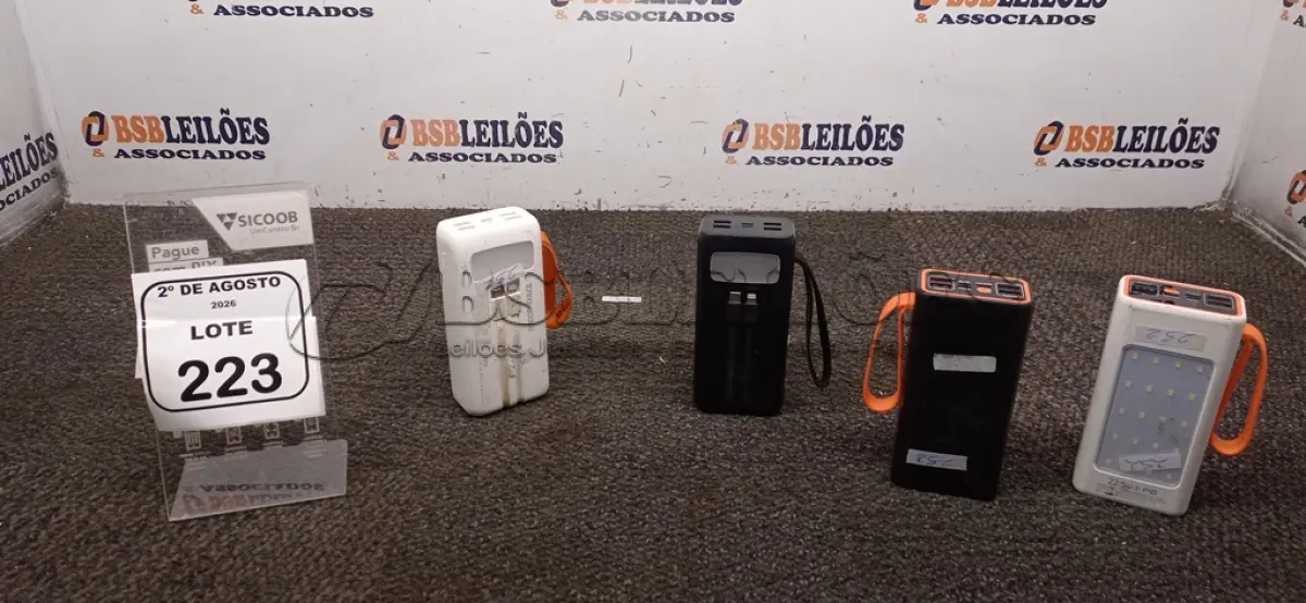 LOTE 223 - 04 POWER BANK DE MARCAS E MODELOS DIVERSOS. (NO ESTADO) ATENÇÃO! FAZER A VISITAÇÃO ANTES DE ARREMATAR, NÃO SABEMOS SE FUNCIONA, LEILÃO NÃO TEM GARANTIA E NEM DEVOLUÇÃO, SUJEITO A POSSÍVEIS AVARIAS VISÍVEIS/OCULTAS E/OU AUSÊNCIA DE COMPONENTES.