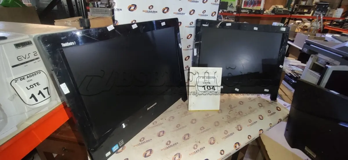LOTE 104 - 02 ALL IN ONE MARCA LENOVO. (NO ESTADO) ATENÇÃO! FAZER A VISITAÇÃO ANTES DE ARREMATAR, NÃO SABEMOS SE FUNCIONA, LEILÃO NÃO TEM GARANTIA E NEM DEVOLUÇÃO, SUJEITO A POSSÍVEIS AVARIAS VISÍVEIS/OCULTAS E/OU AUSÊNCIA DE COMPONENTES.