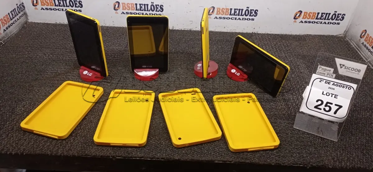 LOTE 257 - 04 TABLETS SEM FONTES. (NO ESTADO) ATENÇÃO! FAZER A VISITAÇÃO ANTES DE ARREMATAR, NÃO SABEMOS SE FUNCIONA, LEILÃO NÃO TEM GARANTIA E NEM DEVOLUÇÃO, SUJEITO A POSSÍVEIS AVARIAS VISÍVEIS/OCULTAS E/OU AUSÊNCIA DE COMPONENTES.