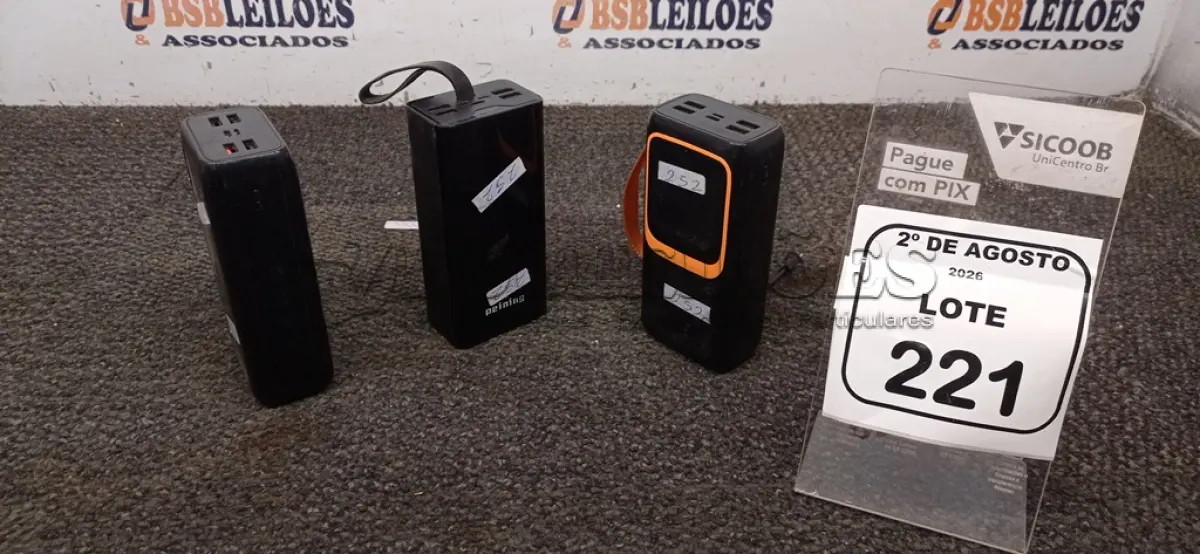 LOTE 221 - 04 POWER BANK DE MARCAS E MODELOS DIVERSOS. (NO ESTADO) ATENÇÃO! FAZER A VISITAÇÃO ANTES DE ARREMATAR, NÃO SABEMOS SE FUNCIONA, LEILÃO NÃO TEM GARANTIA E NEM DEVOLUÇÃO, SUJEITO A POSSÍVEIS AVARIAS VISÍVEIS/OCULTAS E/OU AUSÊNCIA DE COMPONENTES.