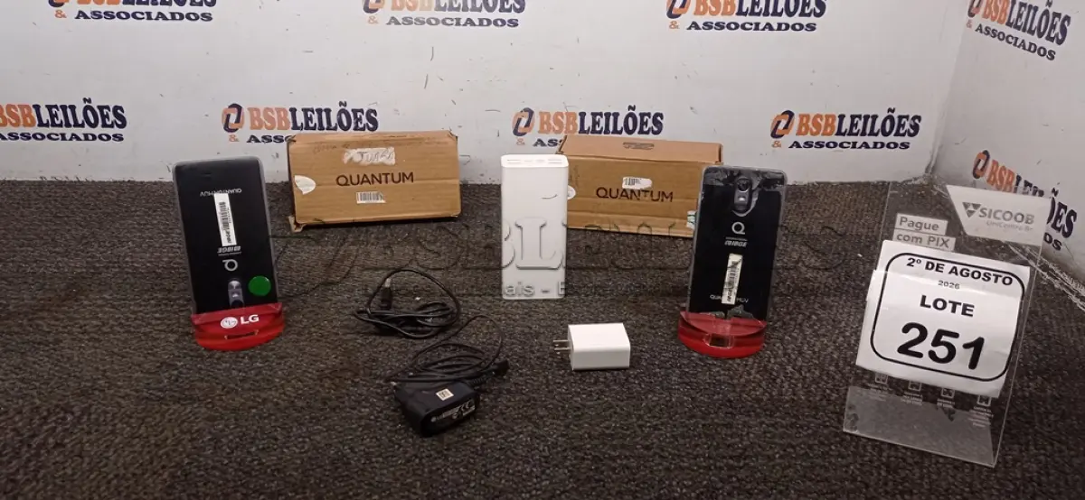 LOTE 251 - 01 POWER BANK E 02 CELULARES. (NO ESTADO) ATENÇÃO! FAZER A VISITAÇÃO ANTES DE ARREMATAR, NÃO SABEMOS SE FUNCIONA, LEILÃO NÃO TEM GARANTIA E NEM DEVOLUÇÃO, SUJEITO A POSSÍVEIS AVARIAS VISÍVEIS/OCULTAS E/OU AUSÊNCIA DE COMPONENTES.