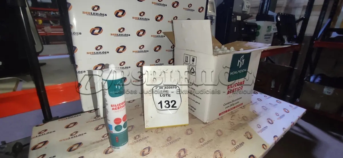 LOTE 132 - 24 UNIDADES DE SILICONE ACÉTICO INCOLOR COM 240G CADA MARCA MONUMENTAL. (NO ESTADO) ATENÇÃO! FAZER A VISITAÇÃO ANTES DE ARREMATAR, NÃO SABEMOS SE FUNCIONA, LEILÃO NÃO TEM GARANTIA E NEM DEVOLUÇÃO, SUJEITO A POSSÍVEIS AVARIAS VISÍVEIS/OCULTAS E/OU AUSÊNCIA DE COMPONENTES.