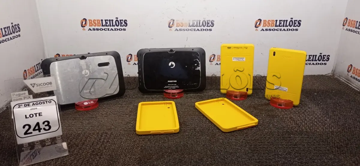LOTE 243 - 04 TABLETS SEM FONTE. (NO ESTADO) ATENÇÃO! FAZER A VISITAÇÃO ANTES DE ARREMATAR, NÃO SABEMOS SE FUNCIONA, LEILÃO NÃO TEM GARANTIA E NEM DEVOLUÇÃO, SUJEITO A POSSÍVEIS AVARIAS VISÍVEIS/OCULTAS E/OU AUSÊNCIA DE COMPONENTES.