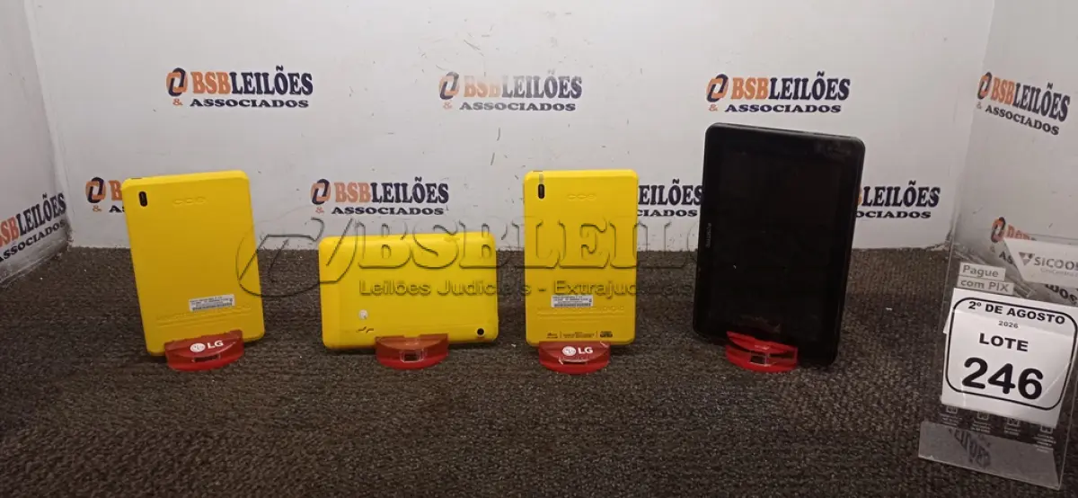 LOTE 246 - 04 TABLETS SEM FONTE. (NO ESTADO) ATENÇÃO! FAZER A VISITAÇÃO ANTES DE ARREMATAR, NÃO SABEMOS SE FUNCIONA, LEILÃO NÃO TEM GARANTIA E NEM DEVOLUÇÃO, SUJEITO A POSSÍVEIS AVARIAS VISÍVEIS/OCULTAS E/OU AUSÊNCIA DE COMPONENTES.