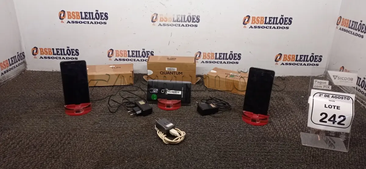 LOTE 242 - 03 CELULARES MARCA QUANTUM. (NO ESTADO) ATENÇÃO! FAZER A VISITAÇÃO ANTES DE ARREMATAR, NÃO SABEMOS SE FUNCIONA, LEILÃO NÃO TEM GARANTIA E NEM DEVOLUÇÃO, SUJEITO A POSSÍVEIS AVARIAS VISÍVEIS/OCULTAS E/OU AUSÊNCIA DE COMPONENTES.