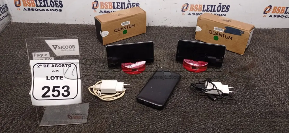 LOTE 253 - 01 POWER BANK E 02 CELULARES. (NO ESTADO) ATENÇÃO! FAZER A VISITAÇÃO ANTES DE ARREMATAR, NÃO SABEMOS SE FUNCIONA, LEILÃO NÃO TEM GARANTIA E NEM DEVOLUÇÃO, SUJEITO A POSSÍVEIS AVARIAS VISÍVEIS/OCULTAS E/OU AUSÊNCIA DE COMPONENTES.