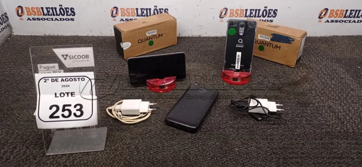 LOTE 253 - 01 POWER BANK E 02 CELULARES. (NO ESTADO) ATENÇÃO! FAZER A VISITAÇÃO ANTES DE ARREMATAR, NÃO SABEMOS SE FUNCIONA, LEILÃO NÃO TEM GARANTIA E NEM DEVOLUÇÃO, SUJEITO A POSSÍVEIS AVARIAS VISÍVEIS/OCULTAS E/OU AUSÊNCIA DE COMPONENTES.