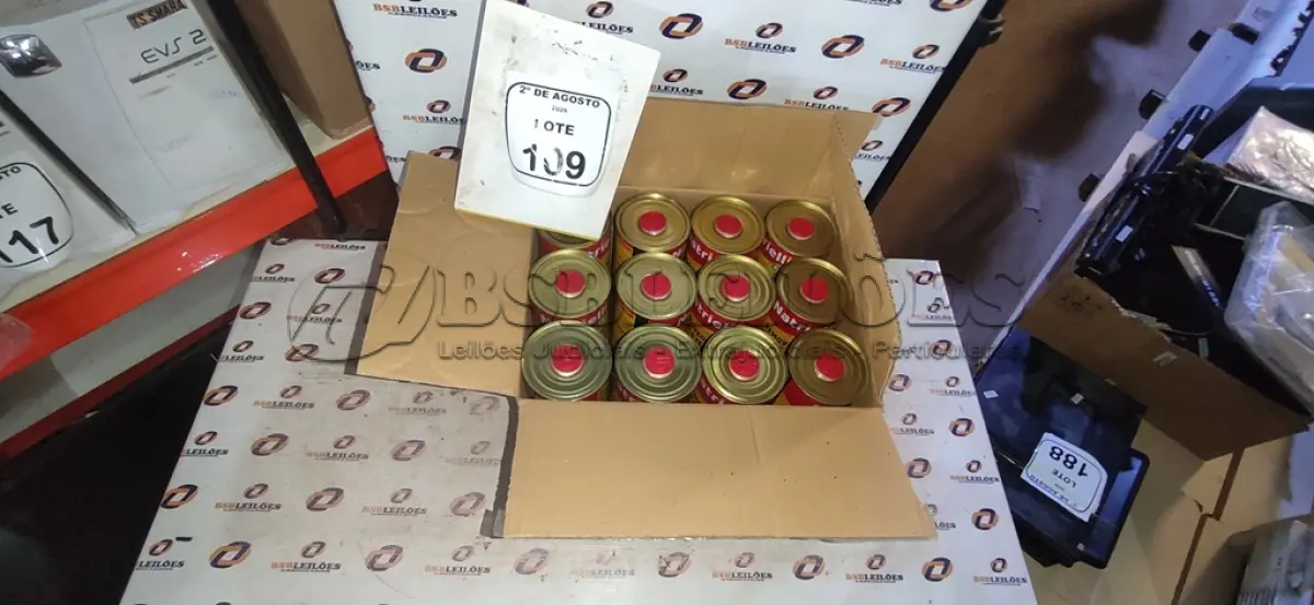 LOTE 109 - 12 LATAS DE REMOVEDORES DE TINTAS E TEXTURA DE 900ML CADA. (NO ESTADO) ATENÇÃO! FAZER A VISITAÇÃO ANTES DE ARREMATAR, NÃO SABEMOS SE FUNCIONA, LEILÃO NÃO TEM GARANTIA E NEM DEVOLUÇÃO, SUJEITO A POSSÍVEIS AVARIAS VISÍVEIS/OCULTAS E/OU AUSÊNCIA DE COMPONENTES.