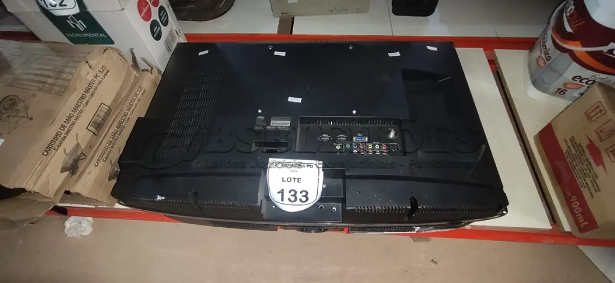 LOTE 133 - 02 TVS 32’’ MARCAS AOC E LG PARA RETIRADA DE PEÇAS. (NO ESTADO) ATENÇÃO! FAZER A VISITAÇÃO ANTES DE ARREMATAR, NÃO SABEMOS SE FUNCIONA, LEILÃO NÃO TEM GARANTIA E NEM DEVOLUÇÃO, SUJEITO A POSSÍVEIS AVARIAS VISÍVEIS/OCULTAS E/OU AUSÊNCIA DE COMPONENTES.