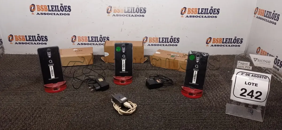 LOTE 242 - 03 CELULARES MARCA QUANTUM. (NO ESTADO) ATENÇÃO! FAZER A VISITAÇÃO ANTES DE ARREMATAR, NÃO SABEMOS SE FUNCIONA, LEILÃO NÃO TEM GARANTIA E NEM DEVOLUÇÃO, SUJEITO A POSSÍVEIS AVARIAS VISÍVEIS/OCULTAS E/OU AUSÊNCIA DE COMPONENTES.