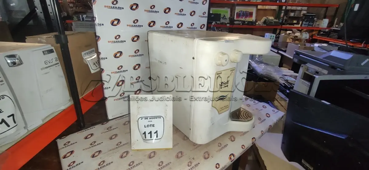LOTE 111 - 01 PURIFICADOR DE ÁGUA MODELO SOFT MARCA EVEREST. (NO ESTADO) ATENÇÃO! FAZER A VISITAÇÃO ANTES DE ARREMATAR, NÃO SABEMOS SE FUNCIONA, LEILÃO NÃO TEM GARANTIA E NEM DEVOLUÇÃO, SUJEITO A POSSÍVEIS AVARIAS VISÍVEIS/OCULTAS E/OU AUSÊNCIA DE COMPONENTES.