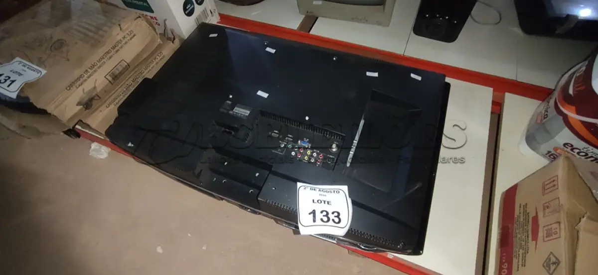LOTE 133 - 02 TVS 32’’ MARCAS AOC E LG PARA RETIRADA DE PEÇAS. (NO ESTADO) ATENÇÃO! FAZER A VISITAÇÃO ANTES DE ARREMATAR, NÃO SABEMOS SE FUNCIONA, LEILÃO NÃO TEM GARANTIA E NEM DEVOLUÇÃO, SUJEITO A POSSÍVEIS AVARIAS VISÍVEIS/OCULTAS E/OU AUSÊNCIA DE COMPONENTES.