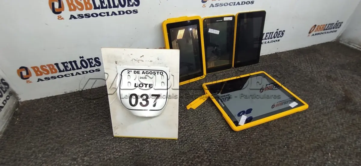 LOTE 037 - 04 TABLETS DE MARCAS E MODELOS DIVERSOS SEM FONTE. (NO ESTADO) ATENÇÃO! FAZER A VISITAÇÃO ANTES DE ARREMATAR, NÃO SABEMOS SE FUNCIONA, LEILÃO NÃO TEM GARANTIA E NEM DEVOLUÇÃO, SUJEITO A POSSÍVEIS AVARIAS VISÍVEIS/OCULTAS E/OU AUSÊNCIA DE COMPONENTES.