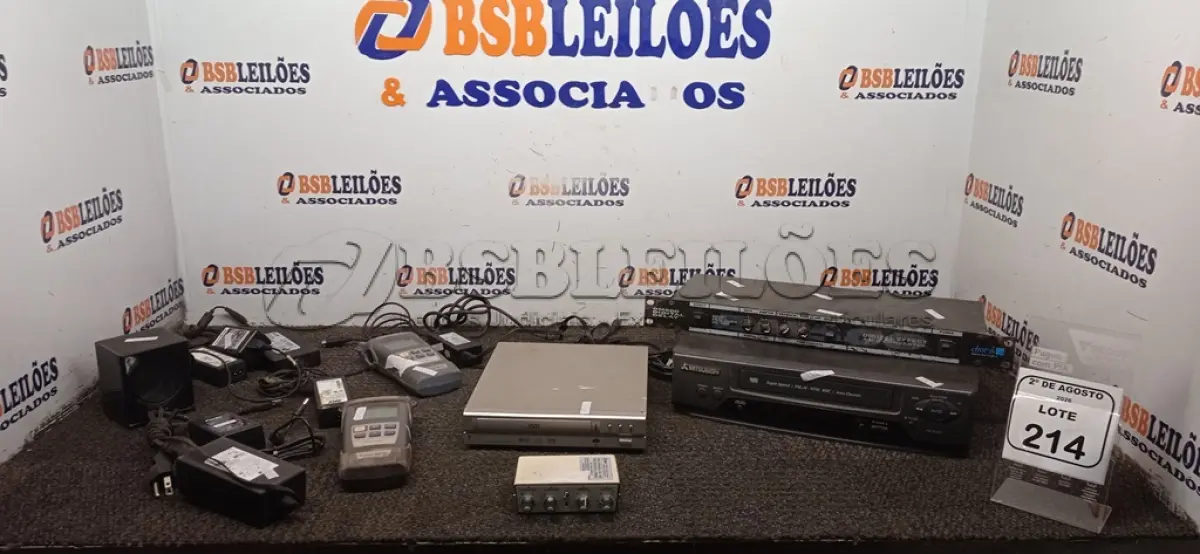 LOTE 214 - 01 APARELHO DVD, 01 APARELHO DE VÍDEO CASSETE, 01 DELAY DIGITAL E 06 FONTES DE MARCAS E MODELOS DIVERSOS. (NO ESTADO) ATENÇÃO! FAZER A VISITAÇÃO ANTES DE ARREMATAR, NÃO SABEMOS SE FUNCIONA, LEILÃO NÃO TEM GARANTIA E NEM DEVOLUÇÃO, SUJEITO A POSSÍVEIS AVARIAS VISÍVEIS/OCULTAS E/OU AUSÊNCIA DE COMPONENTES.