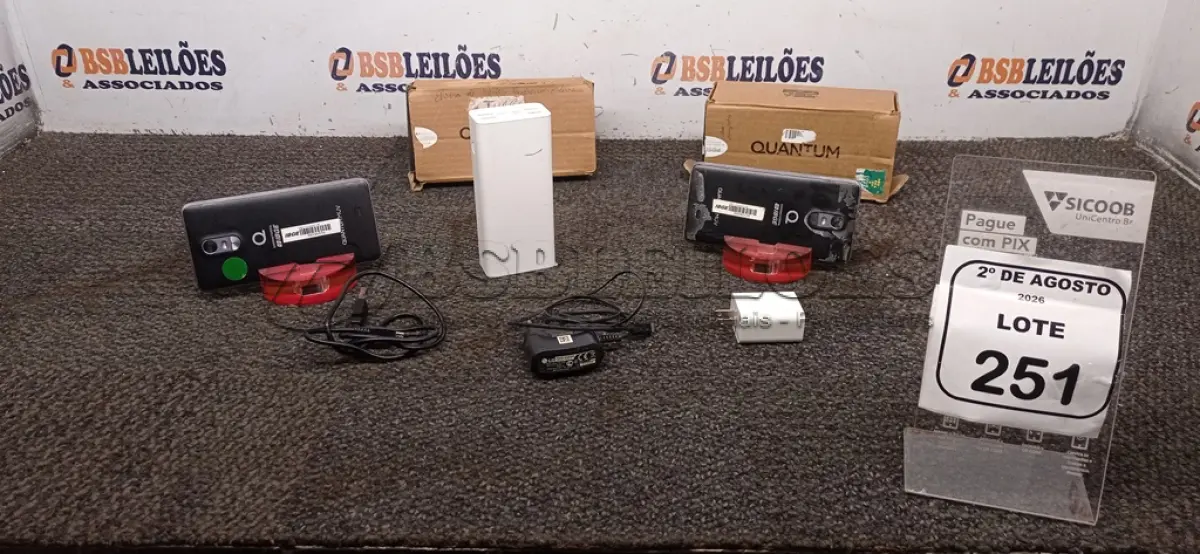LOTE 251 - 01 POWER BANK E 02 CELULARES. (NO ESTADO) ATENÇÃO! FAZER A VISITAÇÃO ANTES DE ARREMATAR, NÃO SABEMOS SE FUNCIONA, LEILÃO NÃO TEM GARANTIA E NEM DEVOLUÇÃO, SUJEITO A POSSÍVEIS AVARIAS VISÍVEIS/OCULTAS E/OU AUSÊNCIA DE COMPONENTES.