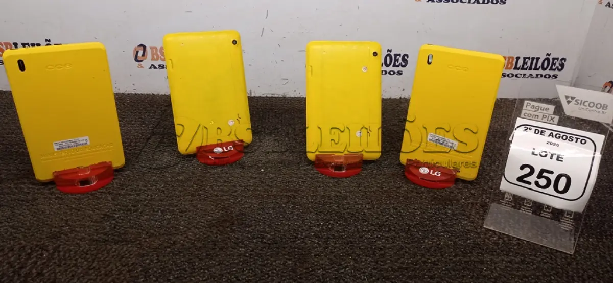 LOTE 250 - 04 TABLETS SEM FONTES. (NO ESTADO) ATENÇÃO! FAZER A VISITAÇÃO ANTES DE ARREMATAR, NÃO SABEMOS SE FUNCIONA, LEILÃO NÃO TEM GARANTIA E NEM DEVOLUÇÃO, SUJEITO A POSSÍVEIS AVARIAS VISÍVEIS/OCULTAS E/OU AUSÊNCIA DE COMPONENTES.