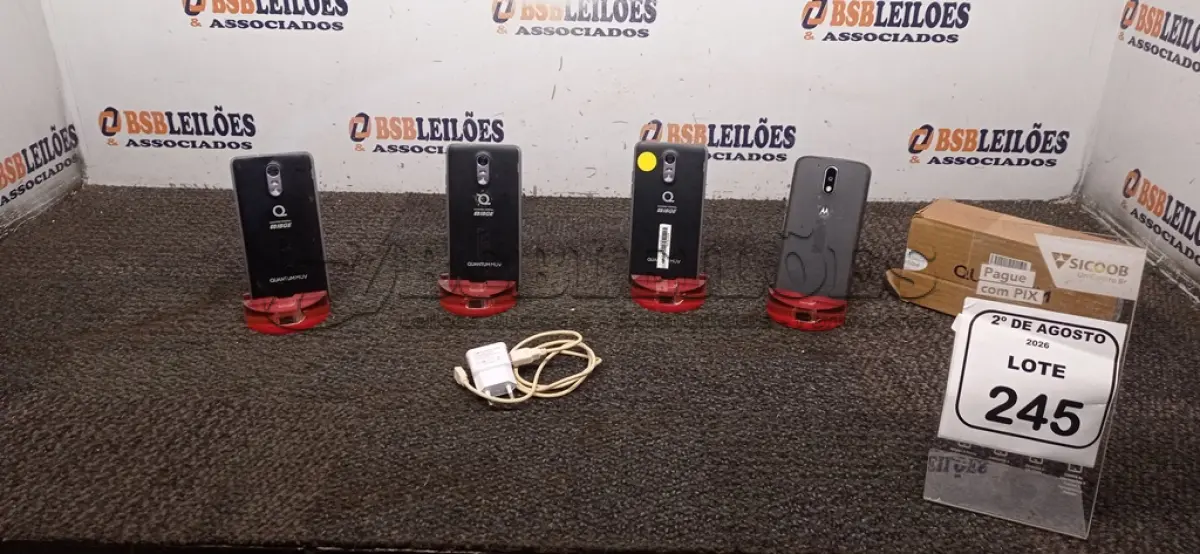 LOTE 245 - 04 CELULARES MARCA QUANTUM. (NO ESTADO) ATENÇÃO! FAZER A VISITAÇÃO ANTES DE ARREMATAR, NÃO SABEMOS SE FUNCIONA, LEILÃO NÃO TEM GARANTIA E NEM DEVOLUÇÃO, SUJEITO A POSSÍVEIS AVARIAS VISÍVEIS/OCULTAS E/OU AUSÊNCIA DE COMPONENTES.