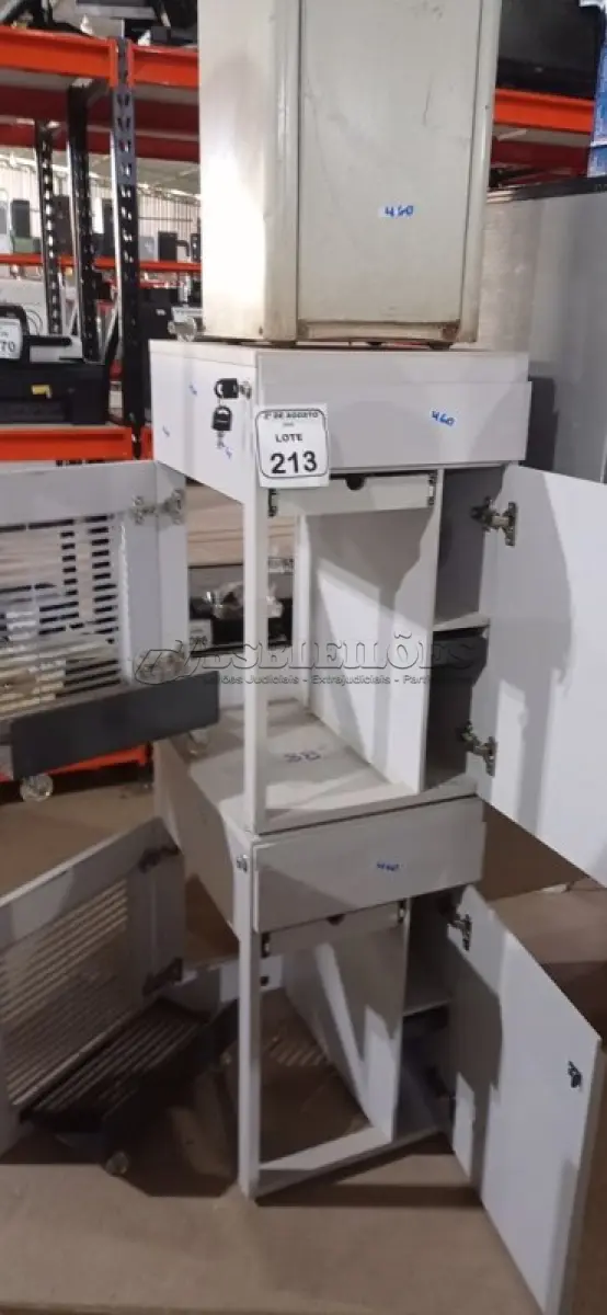 LOTE 213 - 01 BEBEDOURO DE COLUNA E 02 ARMÁRIOS BAIXOS COM 01 GAVETA E SUPORTE PARA CPU EM MADEIRA. (NO ESTADO) ATENÇÃO! FAZER A VISITAÇÃO ANTES DE ARREMATAR, NÃO SABEMOS SE FUNCIONA, LEILÃO NÃO TEM GARANTIA E NEM DEVOLUÇÃO, SUJEITO A POSSÍVEIS AVARIAS VISÍVEIS/OCULTAS E/OU AUSÊNCIA DE COMPONENTES.