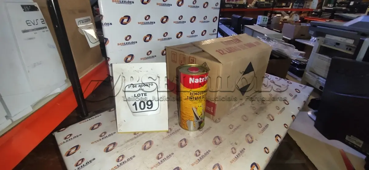 LOTE 109 - 12 LATAS DE REMOVEDORES DE TINTAS E TEXTURA DE 900ML CADA. (NO ESTADO) ATENÇÃO! FAZER A VISITAÇÃO ANTES DE ARREMATAR, NÃO SABEMOS SE FUNCIONA, LEILÃO NÃO TEM GARANTIA E NEM DEVOLUÇÃO, SUJEITO A POSSÍVEIS AVARIAS VISÍVEIS/OCULTAS E/OU AUSÊNCIA DE COMPONENTES.