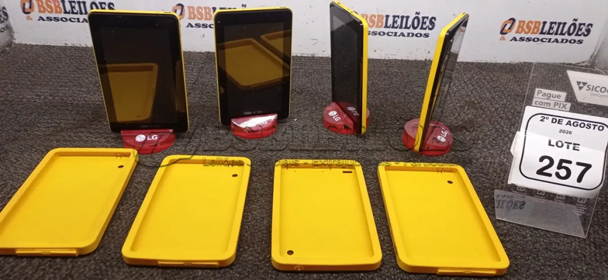 LOTE 257 - 04 TABLETS SEM FONTES. (NO ESTADO) ATENÇÃO! FAZER A VISITAÇÃO ANTES DE ARREMATAR, NÃO SABEMOS SE FUNCIONA, LEILÃO NÃO TEM GARANTIA E NEM DEVOLUÇÃO, SUJEITO A POSSÍVEIS AVARIAS VISÍVEIS/OCULTAS E/OU AUSÊNCIA DE COMPONENTES.