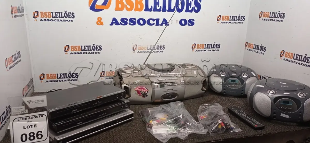 LOTE 086 - 03 APARELHOS DE DVD E 03 APARELHOS DE SOM PORTÁTEIS DE MARCAS E MODELOS DIVERSOS. (NO ESTADO) ATENÇÃO! FAZER A VISITAÇÃO ANTES DE ARREMATAR, NÃO SABEMOS SE FUNCIONA, LEILÃO NÃO TEM GARANTIA E NEM DEVOLUÇÃO, SUJEITO A POSSÍVEIS AVARIAS VISÍVEIS/OCULTAS E/OU AUSÊNCIA DE COMPONENTES.