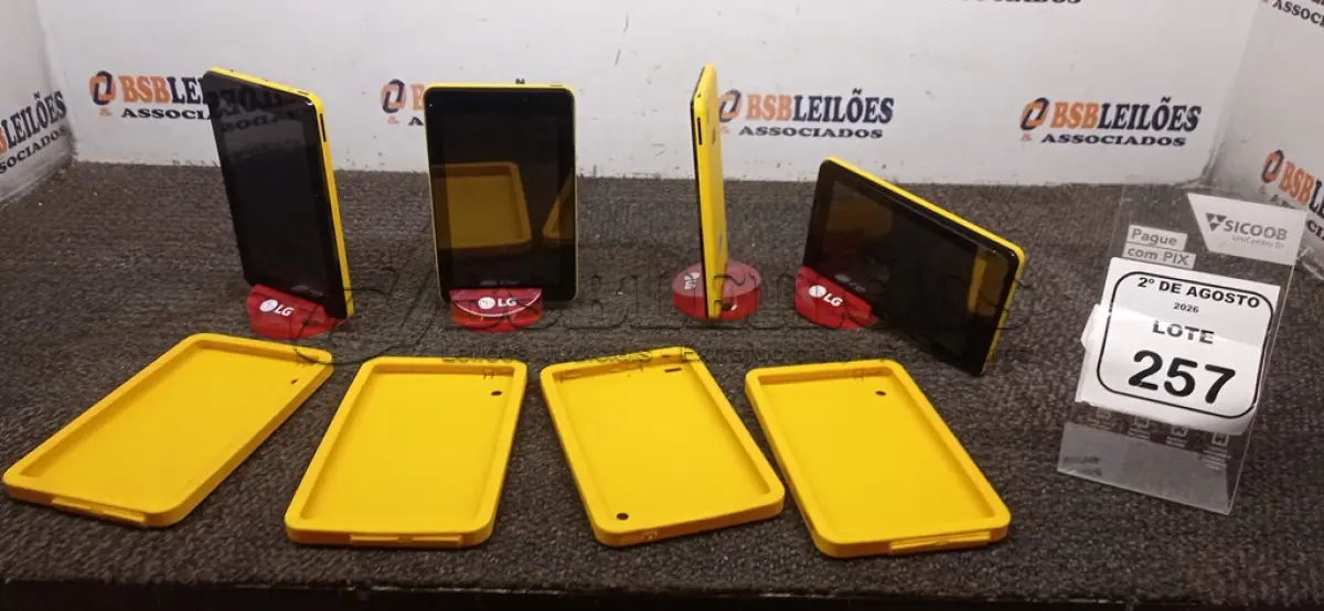 LOTE 257 - 04 TABLETS SEM FONTES. (NO ESTADO) ATENÇÃO! FAZER A VISITAÇÃO ANTES DE ARREMATAR, NÃO SABEMOS SE FUNCIONA, LEILÃO NÃO TEM GARANTIA E NEM DEVOLUÇÃO, SUJEITO A POSSÍVEIS AVARIAS VISÍVEIS/OCULTAS E/OU AUSÊNCIA DE COMPONENTES.