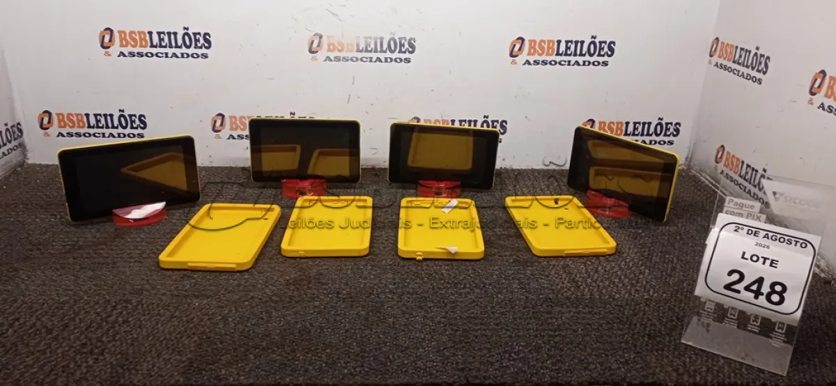 LOTE 248 - 04 TABLETS SEM FONTE. (NO ESTADO) ATENÇÃO! FAZER A VISITAÇÃO ANTES DE ARREMATAR, NÃO SABEMOS SE FUNCIONA, LEILÃO NÃO TEM GARANTIA E NEM DEVOLUÇÃO, SUJEITO A POSSÍVEIS AVARIAS VISÍVEIS/OCULTAS E/OU AUSÊNCIA DE COMPONENTES.