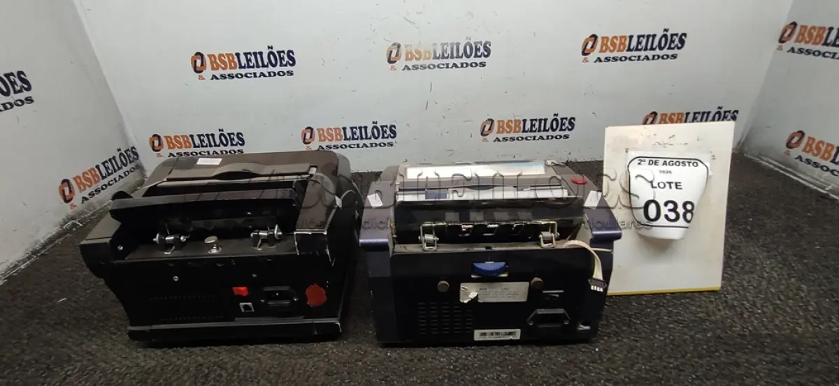 LOTE 038 - 02 MÁQUINAS DE CONTAR CÉDULA. (NO ESTADO) ATENÇÃO! FAZER A VISITAÇÃO ANTES DE ARREMATAR, NÃO SABEMOS SE FUNCIONA, LEILÃO NÃO TEM GARANTIA E NEM DEVOLUÇÃO, SUJEITO A POSSÍVEIS AVARIAS VISÍVEIS/OCULTAS E/OU AUSÊNCIA DE COMPONENTES.