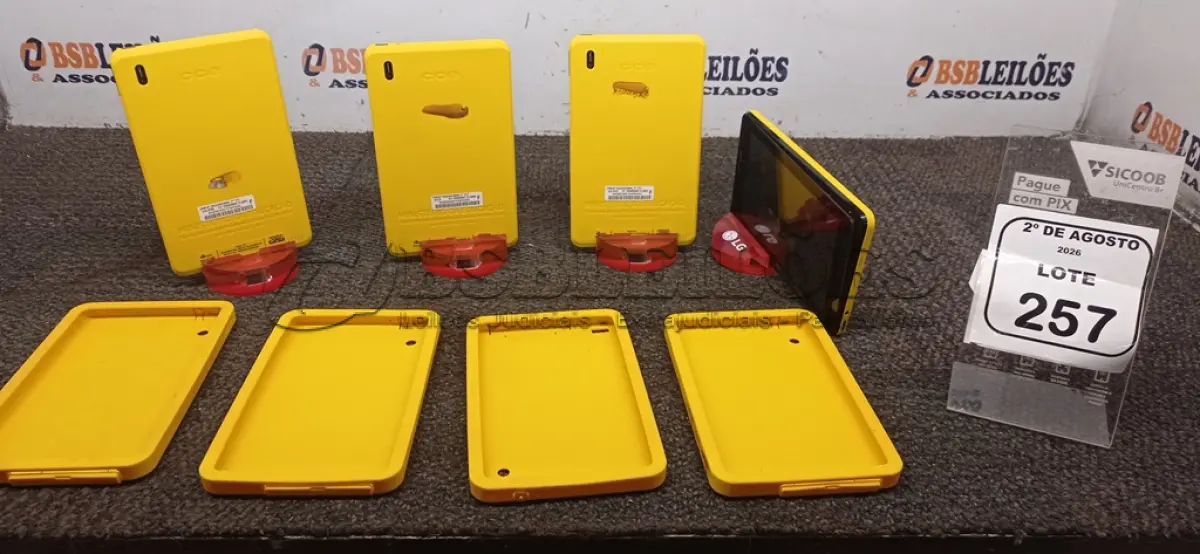LOTE 257 - 04 TABLETS SEM FONTES. (NO ESTADO) ATENÇÃO! FAZER A VISITAÇÃO ANTES DE ARREMATAR, NÃO SABEMOS SE FUNCIONA, LEILÃO NÃO TEM GARANTIA E NEM DEVOLUÇÃO, SUJEITO A POSSÍVEIS AVARIAS VISÍVEIS/OCULTAS E/OU AUSÊNCIA DE COMPONENTES.