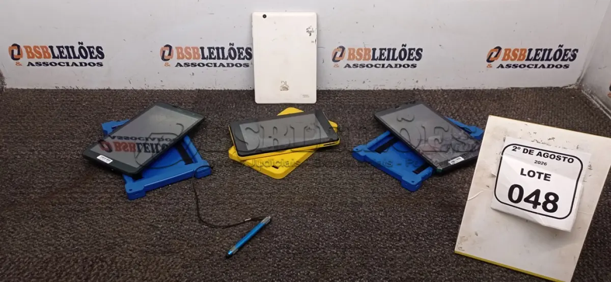 LOTE 048 - 04 TABLETS DE MARCAS E MODELOS DIVERSOS SEM FONTE. (NO ESTADO) ATENÇÃO! FAZER A VISITAÇÃO ANTES DE ARREMATAR, NÃO SABEMOS SE FUNCIONA, LEILÃO NÃO TEM GARANTIA E NEM DEVOLUÇÃO, SUJEITO A POSSÍVEIS AVARIAS VISÍVEIS/OCULTAS E/OU AUSÊNCIA DE COMPONENTES.