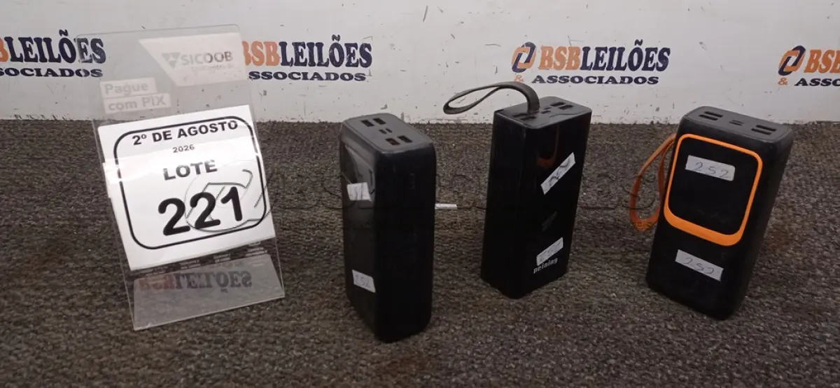 LOTE 221 - 04 POWER BANK DE MARCAS E MODELOS DIVERSOS. (NO ESTADO) ATENÇÃO! FAZER A VISITAÇÃO ANTES DE ARREMATAR, NÃO SABEMOS SE FUNCIONA, LEILÃO NÃO TEM GARANTIA E NEM DEVOLUÇÃO, SUJEITO A POSSÍVEIS AVARIAS VISÍVEIS/OCULTAS E/OU AUSÊNCIA DE COMPONENTES.