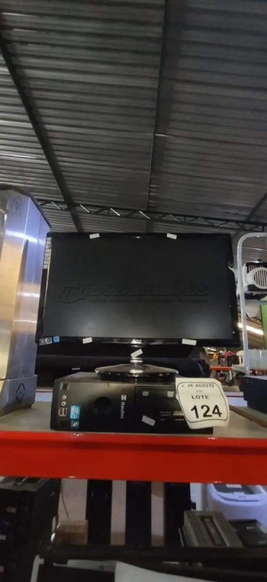 LOTE 124 - 01 MONITOR MARCA AOC E 01 CPU MARCA ITAUTEC. (NO ESTADO) ATENÇÃO! FAZER A VISITAÇÃO ANTES DE ARREMATAR, NÃO SABEMOS SE FUNCIONA, LEILÃO NÃO TEM GARANTIA E NEM DEVOLUÇÃO, SUJEITO A POSSÍVEIS AVARIAS VISÍVEIS/OCULTAS E/OU AUSÊNCIA DE COMPONENTES.