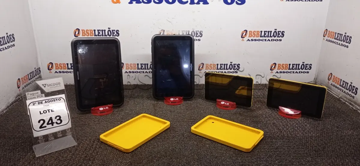 LOTE 243 - 04 TABLETS SEM FONTE. (NO ESTADO) ATENÇÃO! FAZER A VISITAÇÃO ANTES DE ARREMATAR, NÃO SABEMOS SE FUNCIONA, LEILÃO NÃO TEM GARANTIA E NEM DEVOLUÇÃO, SUJEITO A POSSÍVEIS AVARIAS VISÍVEIS/OCULTAS E/OU AUSÊNCIA DE COMPONENTES.