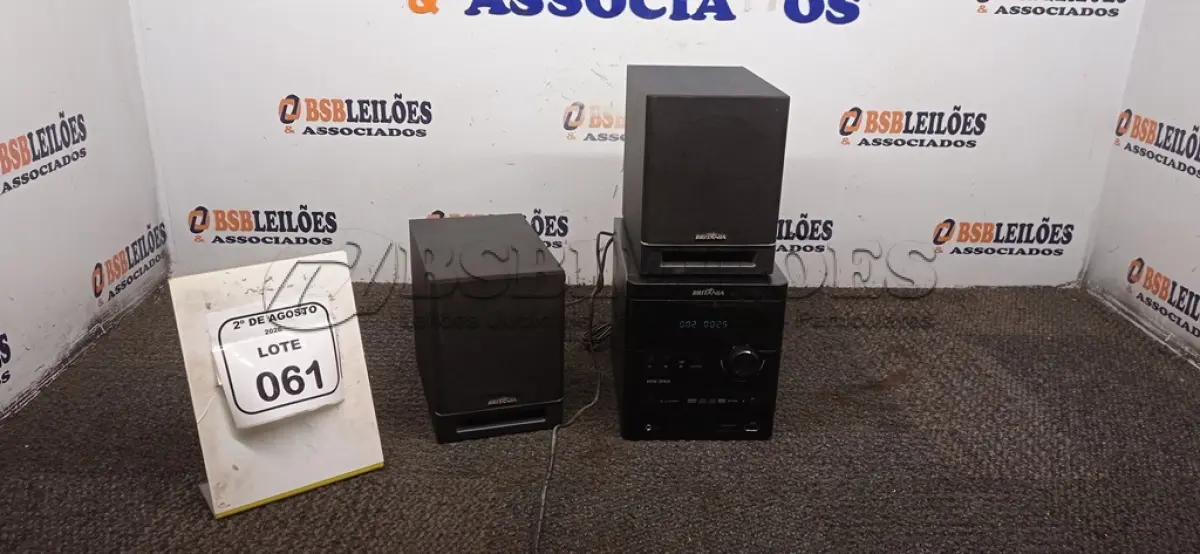 LOTE 061 - 01 MICRO SYSTEM MODELO BS 392 MARCA BRITÂNIA COM 02 CAIXAS. (NO ESTADO) ATENÇÃO! FAZER A VISITAÇÃO ANTES DE ARREMATAR, NÃO SABEMOS SE FUNCIONA, LEILÃO NÃO TEM GARANTIA E NEM DEVOLUÇÃO, SUJEITO A POSSÍVEIS AVARIAS VISÍVEIS/OCULTAS E/OU AUSÊNCIA DE COMPONENTES.