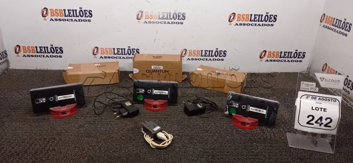 LOTE 242 - 03 CELULARES MARCA QUANTUM. (NO ESTADO) ATENÇÃO! FAZER A VISITAÇÃO ANTES DE ARREMATAR, NÃO SABEMOS SE FUNCIONA, LEILÃO NÃO TEM GARANTIA E NEM DEVOLUÇÃO, SUJEITO A POSSÍVEIS AVARIAS VISÍVEIS/OCULTAS E/OU AUSÊNCIA DE COMPONENTES.