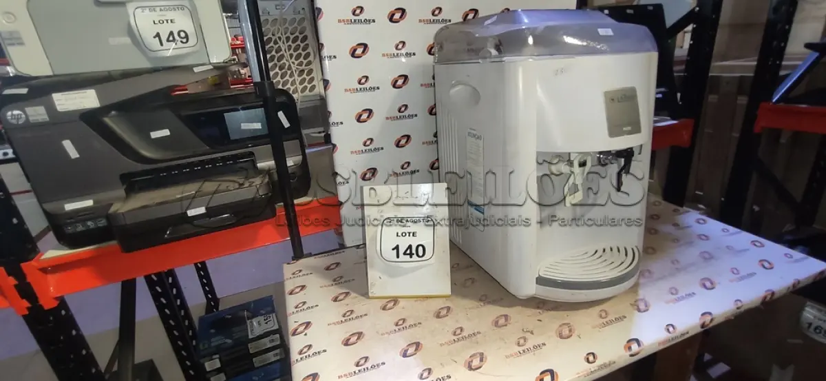 LOTE 140 - 01 PURIFICADOR DE ÁGUA MARCA LATINA. (NO ESTADO) ATENÇÃO! FAZER A VISITAÇÃO ANTES DE ARREMATAR, NÃO SABEMOS SE FUNCIONA, LEILÃO NÃO TEM GARANTIA E NEM DEVOLUÇÃO, SUJEITO A POSSÍVEIS AVARIAS VISÍVEIS/OCULTAS E/OU AUSÊNCIA DE COMPONENTES.