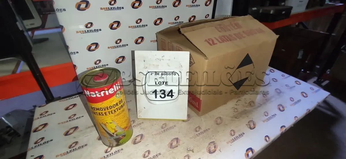 LOTE 134 - 12 LATAS DE REMOVEDORES DE TINTAS E TEXTURA DE 900ML CADA. (NO ESTADO) ATENÇÃO! FAZER A VISITAÇÃO ANTES DE ARREMATAR, NÃO SABEMOS SE FUNCIONA, LEILÃO NÃO TEM GARANTIA E NEM DEVOLUÇÃO, SUJEITO A POSSÍVEIS AVARIAS VISÍVEIS/OCULTAS E/OU AUSÊNCIA DE COMPONENTES.