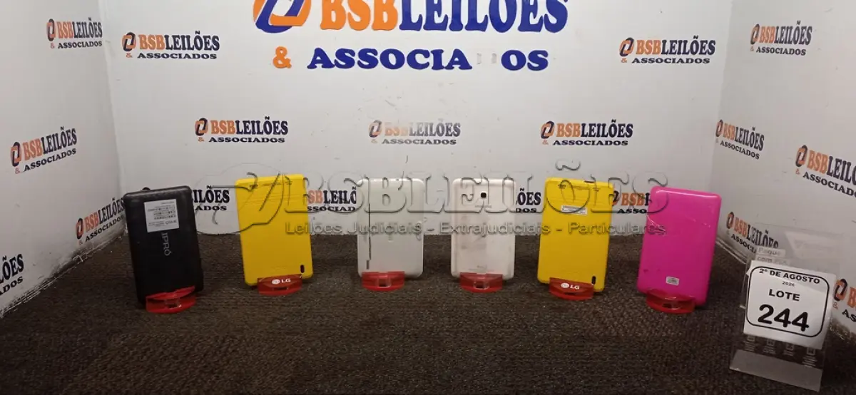 LOTE 244 - 06 TABLETS DE MARCAS E MODELOS DIVERSOS SEM FONTE. (NO ESTADO) ATENÇÃO! FAZER A VISITAÇÃO ANTES DE ARREMATAR, NÃO SABEMOS SE FUNCIONA, LEILÃO NÃO TEM GARANTIA E NEM DEVOLUÇÃO, SUJEITO A POSSÍVEIS AVARIAS VISÍVEIS/OCULTAS E/OU AUSÊNCIA DE COMPONENTES.