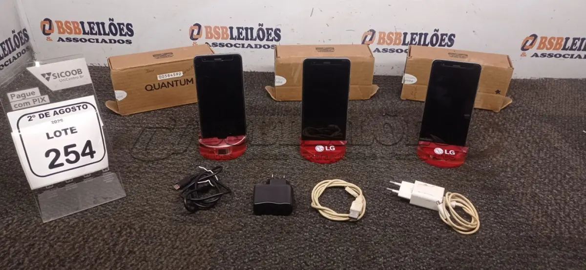 LOTE 254 - 03 CELULARES MARCA QUANTUM. (NO ESTADO) ATENÇÃO! FAZER A VISITAÇÃO ANTES DE ARREMATAR, NÃO SABEMOS SE FUNCIONA, LEILÃO NÃO TEM GARANTIA E NEM DEVOLUÇÃO, SUJEITO A POSSÍVEIS AVARIAS VISÍVEIS/OCULTAS E/OU AUSÊNCIA DE COMPONENTES.