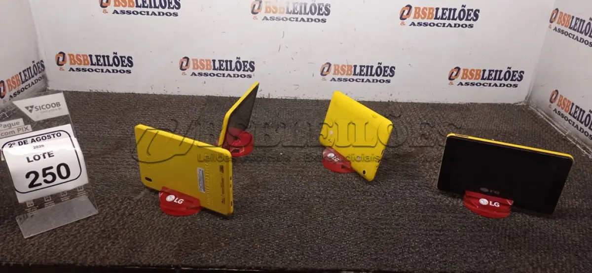 LOTE 250 - 04 TABLETS SEM FONTES. (NO ESTADO) ATENÇÃO! FAZER A VISITAÇÃO ANTES DE ARREMATAR, NÃO SABEMOS SE FUNCIONA, LEILÃO NÃO TEM GARANTIA E NEM DEVOLUÇÃO, SUJEITO A POSSÍVEIS AVARIAS VISÍVEIS/OCULTAS E/OU AUSÊNCIA DE COMPONENTES.